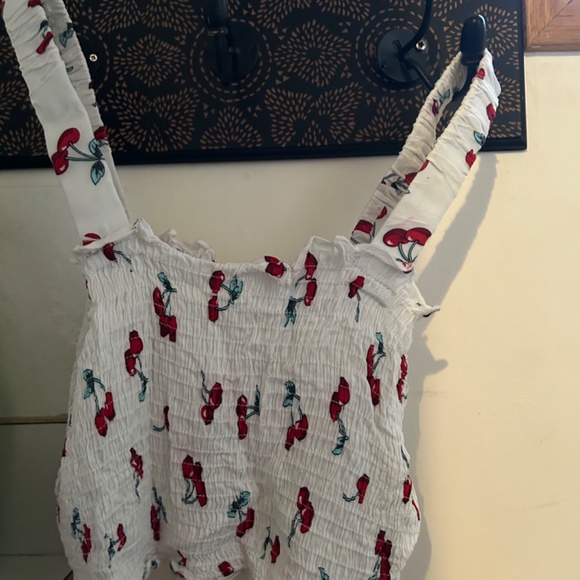 White crop top bundle - Picture 3 of 5